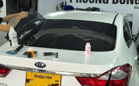 Phim dán kính hậu xe hơi mã UV15